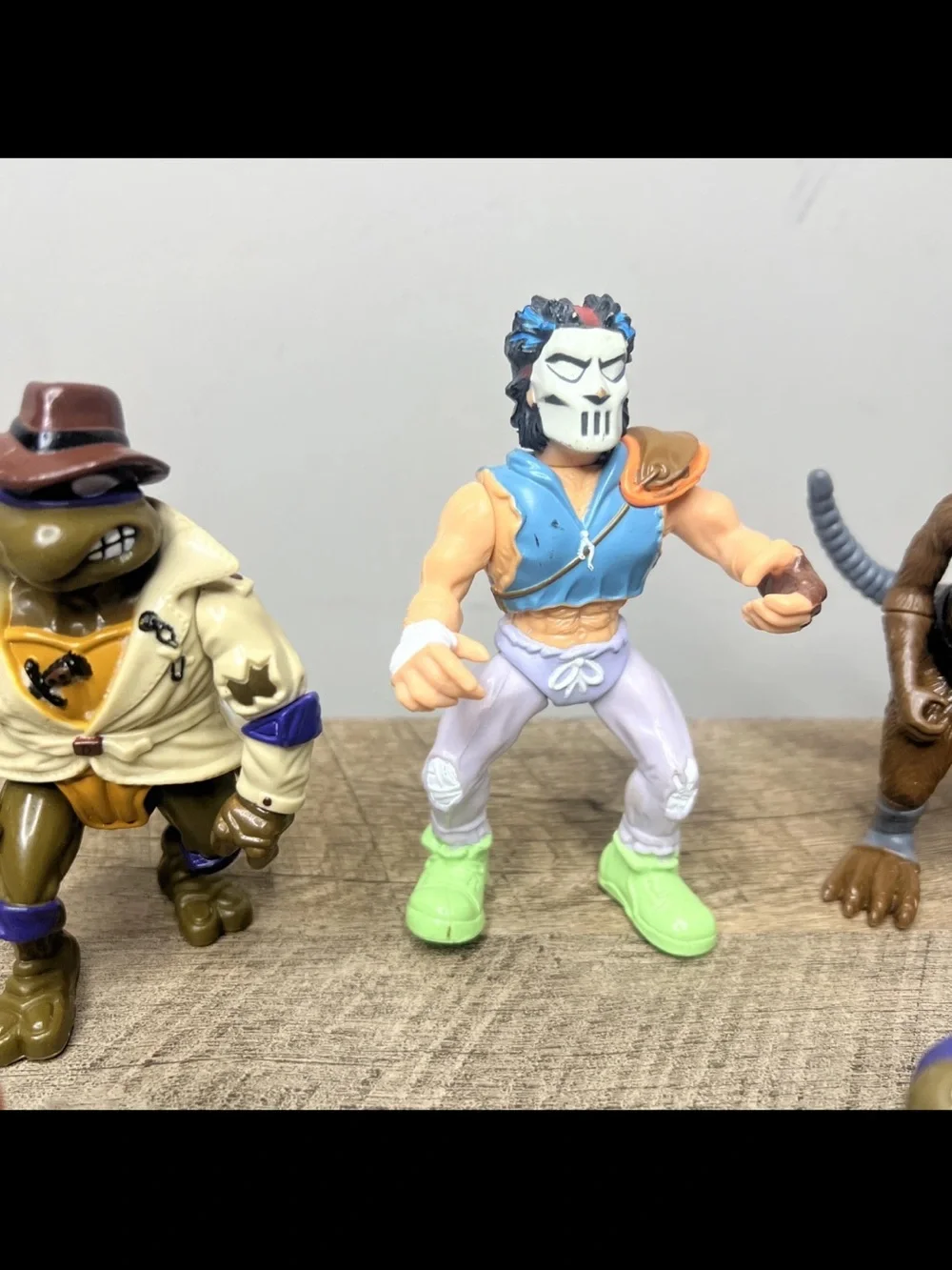 Assorted Teenage Mutant Ninja Turtles & Friends Action Figure Lot - Mixed Colors